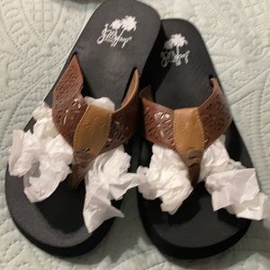 🎉3 for $15 on items $10 or less    
New in box Jellypop flip flops